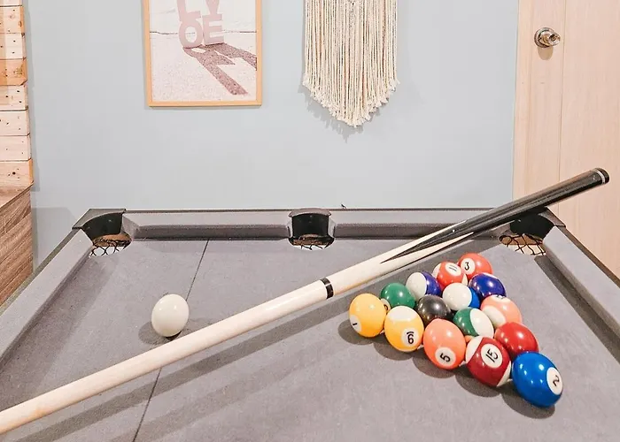 Apartment Luxury 2br In Makati With Billiard & Netflix