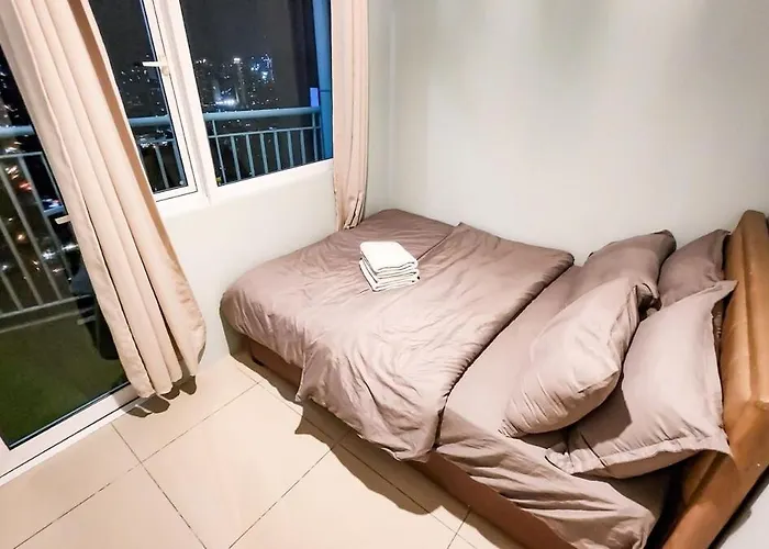 Luxury 2br In Makati With Billiard & Netflix Apartment
