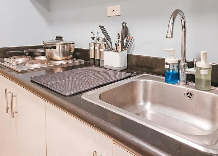 Luxury 2br In Makati With Billiard & Netflix Apartment *