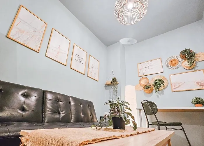Luxury 2br In Makati With Billiard & Netflix